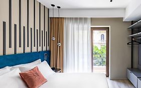 Mh Suites Plebiscito