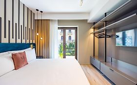 Mh Suites Plebiscito